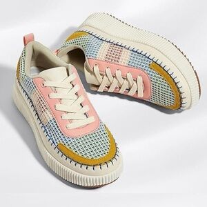 😍Nicole Miller Weave Sneakers